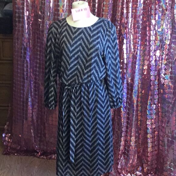 NWOT STUDIO ONE along sleeved dress In chevron pattern in black & gray size L - Picture 1 of 13